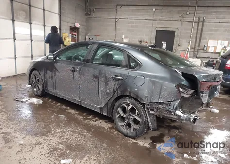 2019 Kia Forte Lxs z USA, uszkodzony, nr VIN 3KPF24AD1KE110143